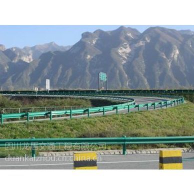 乡村公路GR-B-4E波形护栏 守护农村安全出行的“生命防线”